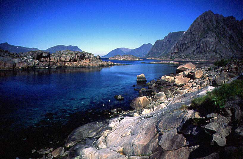 N646 Lofoten bei Henningsvaer